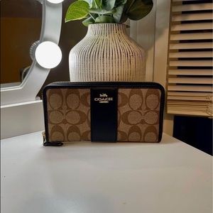 Coach wallet